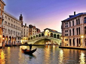 Feneyjar á Ítalíu - Venice bridge